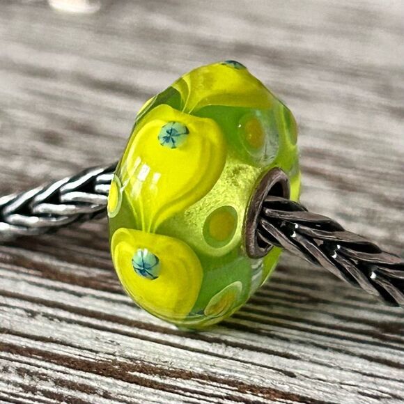 TROLLBEADS Lime Green Neon Hearts Unique LAA 925S NEW! Textured Blue Dots - Picture 1 of 8